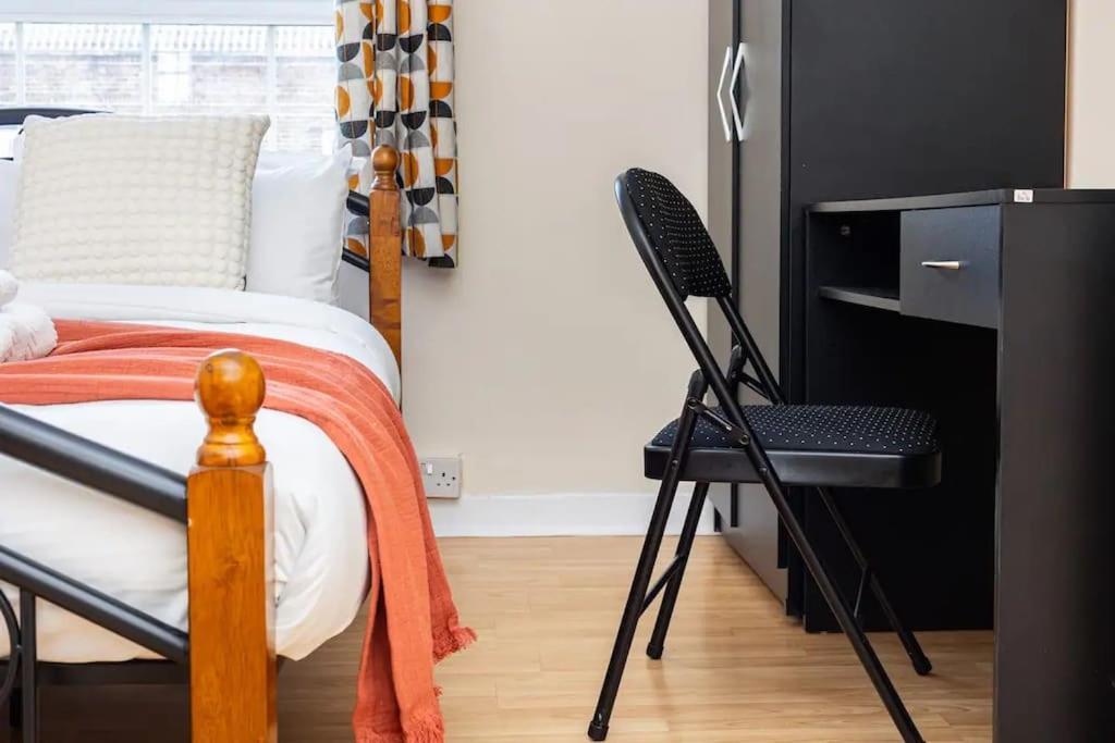 Tranquil 1Br In South Bank With Onsite Parking Apartment London Exterior photo